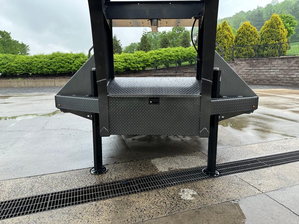 New Diamond C 30' FMAX212 Gooseneck w/Hydraulic Dovetail