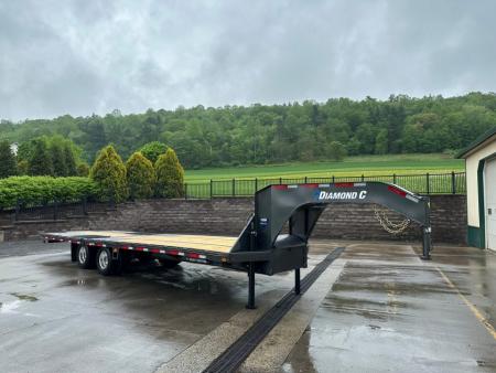New Diamond C 30' FMAX212 Gooseneck w/Hydraulic Dovetail