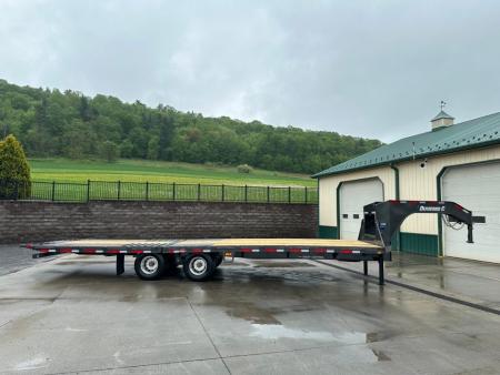 New Diamond C 30' FMAX212 Gooseneck w/Hydraulic Dovetail