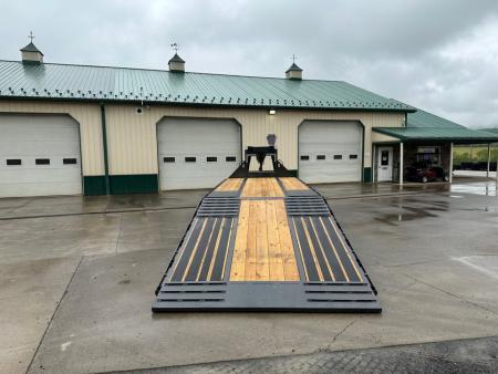 New Diamond C 30' FMAX212 Gooseneck w/Hydraulic Dovetail