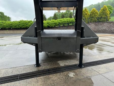 New Diamond C 30' FMAX212 Gooseneck w/Hydraulic Dovetail