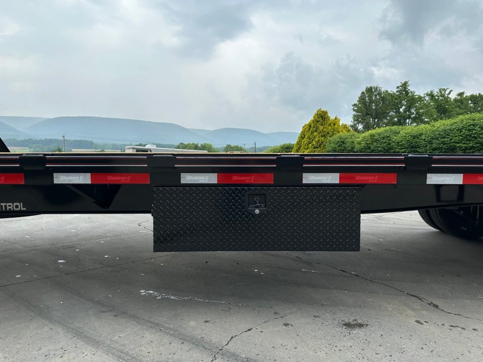 New Diamond C 32' FMAX210 Gooseneck w/Hydraulic Dovetail