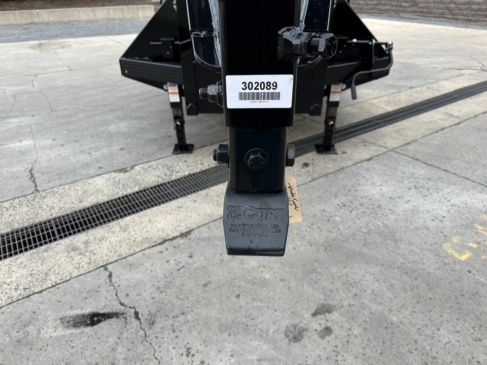 New Diamond C 32' FMAX210 Gooseneck w/Hydraulic Dovetail