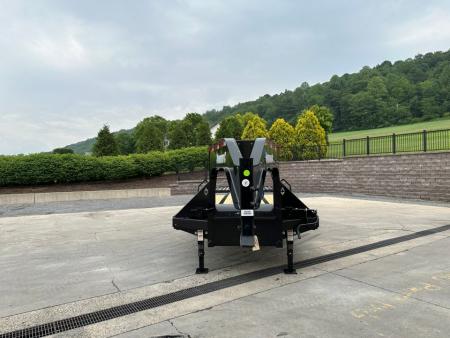 New Diamond C 32' FMAX210 Gooseneck w/Hydraulic Dovetail