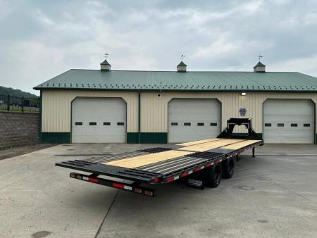 New Diamond C 32' FMAX210 Gooseneck w/Hydraulic Dovetail