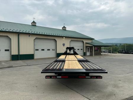 New Diamond C 32' FMAX210 Gooseneck w/Hydraulic Dovetail