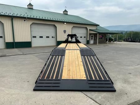 New Diamond C 32' FMAX210 Gooseneck w/Hydraulic Dovetail