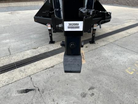 New Diamond C 32' FMAX210 Gooseneck w/Hydraulic Dovetail