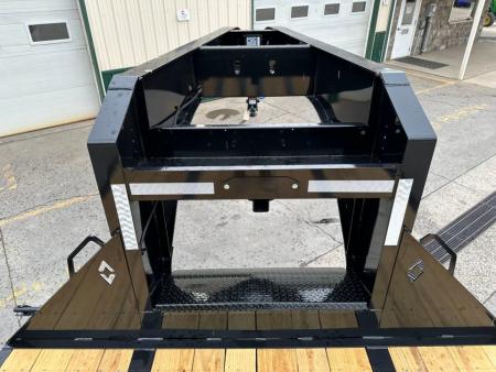 New Diamond C 32' FMAX210 Gooseneck w/Hydraulic Dovetail