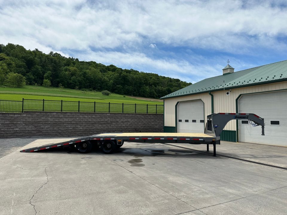 New Diamond C 32' FMAX210 Gooseneck w/Hydraulic Dovetail