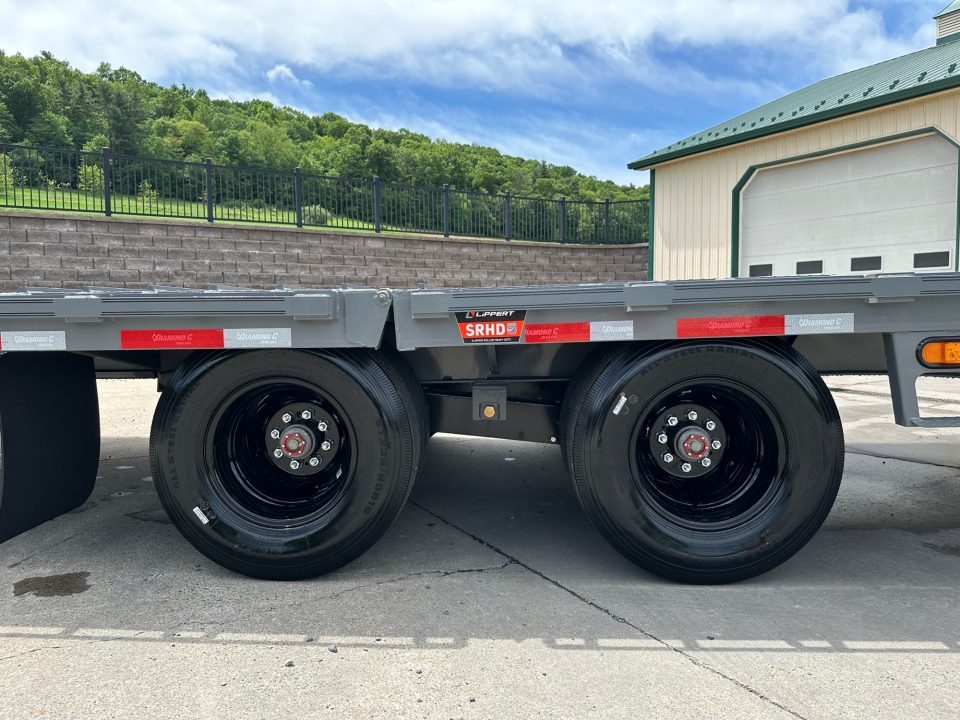 New Diamond C 32' FMAX210 Gooseneck w/Hydraulic Dovetail