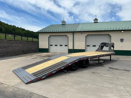 New Diamond C 32' FMAX210 Gooseneck w/Hydraulic Dovetail