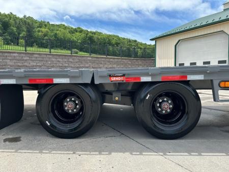 New Diamond C 32' FMAX210 Gooseneck w/Hydraulic Dovetail