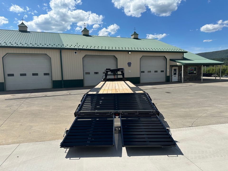 New PJ 30' Low-Pro Quest Series Gooseneck w/Monster Ramps