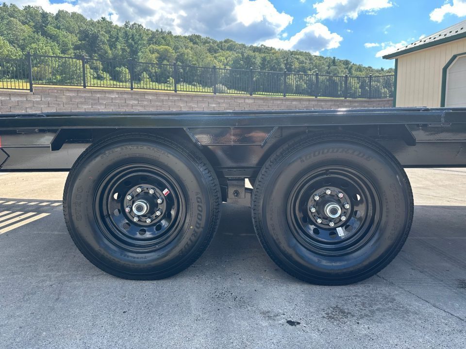 New PJ 30' Low-Pro Quest Series Gooseneck w/Monster Ramps