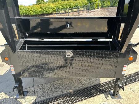 New PJ 30' Low-Pro Quest Series Gooseneck w/Monster Ramps