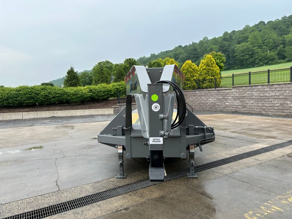 New Diamond C 32' FMAX212 Gooseneck w/Max Ramps