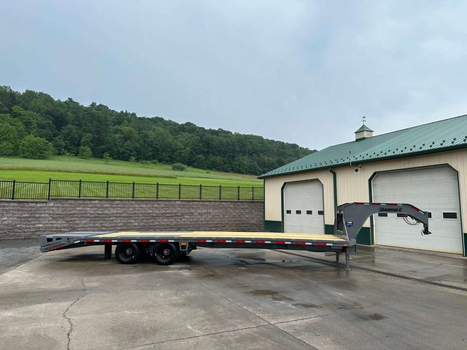 New Diamond C 32' FMAX212 Gooseneck w/Max Ramps