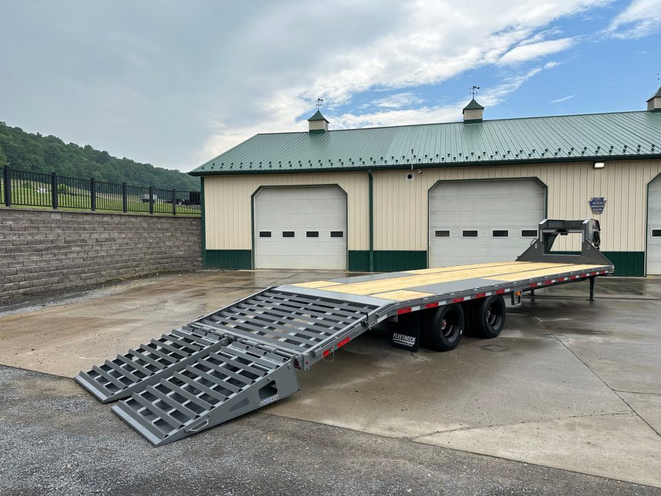 New Diamond C 32' FMAX212 Gooseneck w/Max Ramps