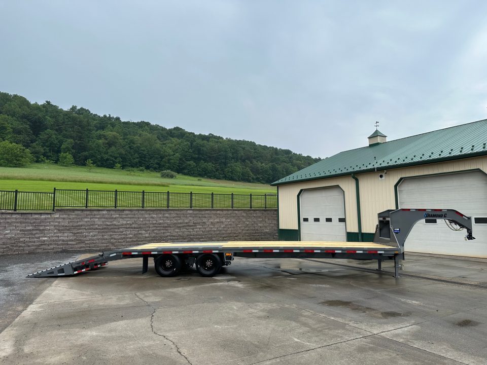 New Diamond C 32' FMAX212 Gooseneck w/Max Ramps