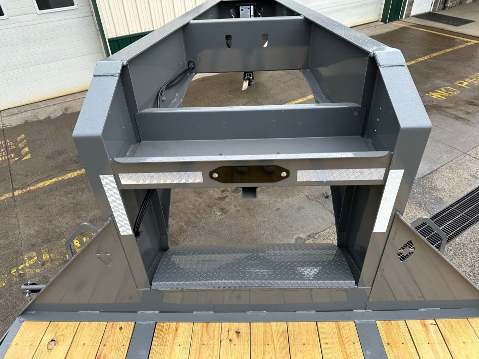 New Diamond C 32' FMAX212 Gooseneck w/Max Ramps