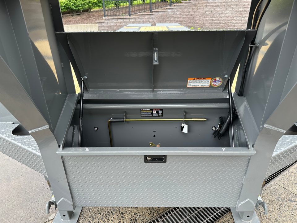 New Diamond C 32' FMAX212 Gooseneck w/Max Ramps