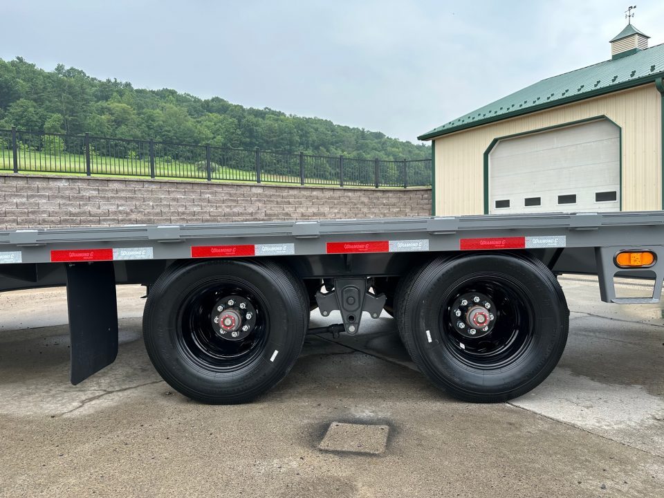 New Diamond C 32' FMAX212 Gooseneck w/Max Ramps