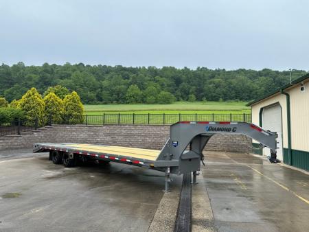 New Diamond C 32' FMAX212 Gooseneck w/Max Ramps