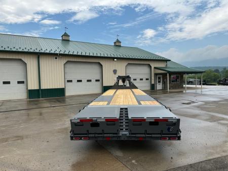 New Diamond C 32' FMAX212 Gooseneck w/Max Ramps