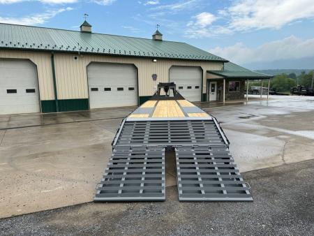 New Diamond C 32' FMAX212 Gooseneck w/Max Ramps
