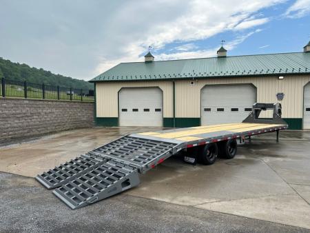 New Diamond C 32' FMAX212 Gooseneck w/Max Ramps