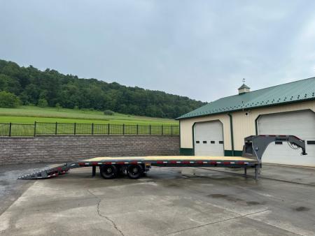 New Diamond C 32' FMAX212 Gooseneck w/Max Ramps