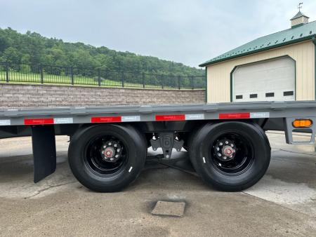 New Diamond C 32' FMAX212 Gooseneck w/Max Ramps