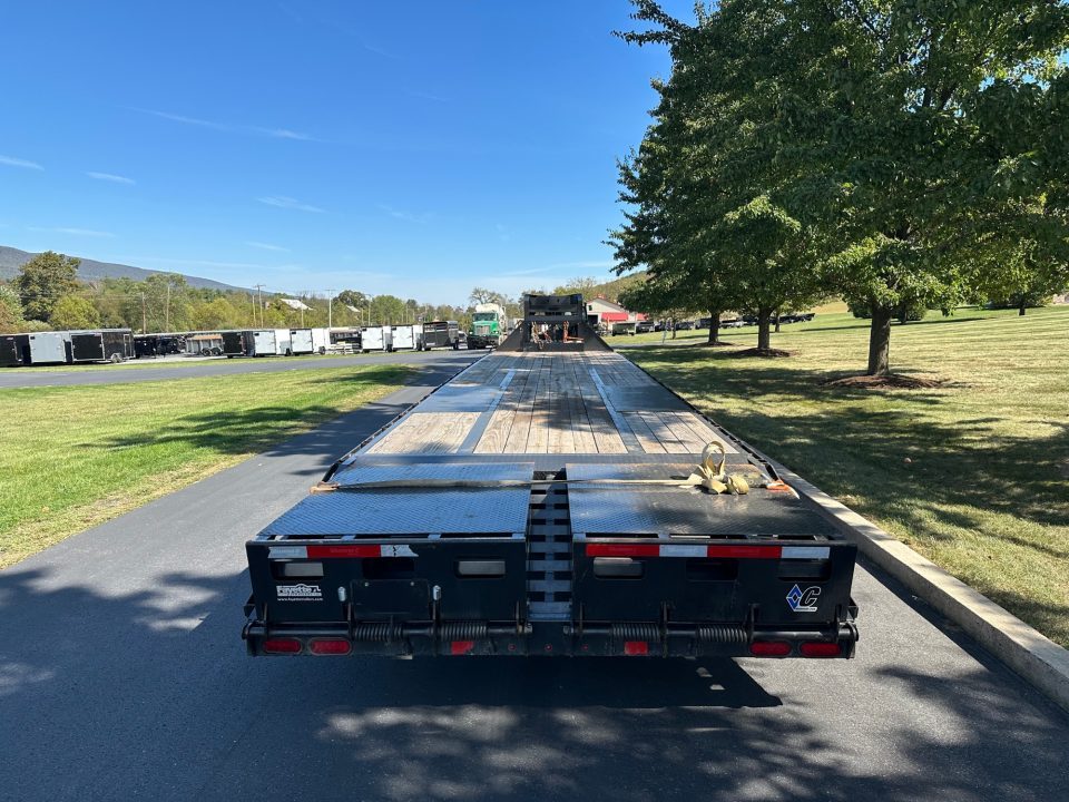 Used 2024 Diamond C 40' FMAX212 Gooseneck w/Max Ramps