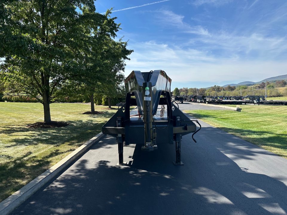 Used 2024 Diamond C 40' FMAX212 Gooseneck w/Max Ramps
