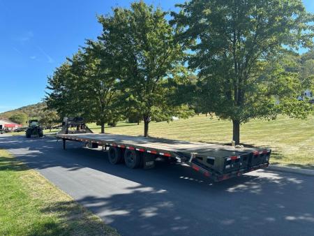 Used 2024 Diamond C 40' FMAX212 Gooseneck w/Max Ramps