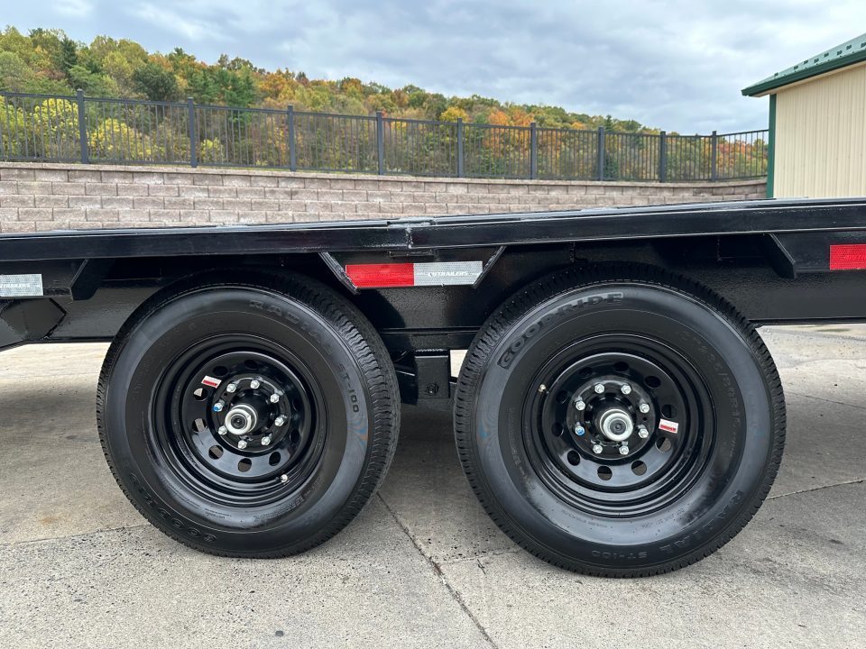 New PJ 25' Low-Pro Quest Series Gooseneck w/Monster Ramps