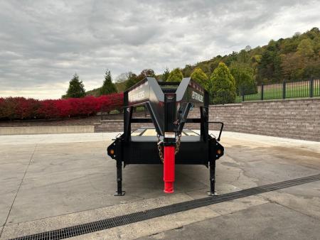 New PJ 25' Low-Pro Quest Series Gooseneck w/Monster Ramps
