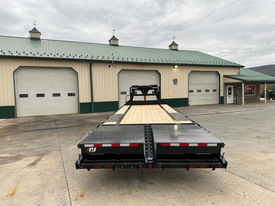 New PJ 25' Low-Pro Quest Series Gooseneck w/Monster Ramps