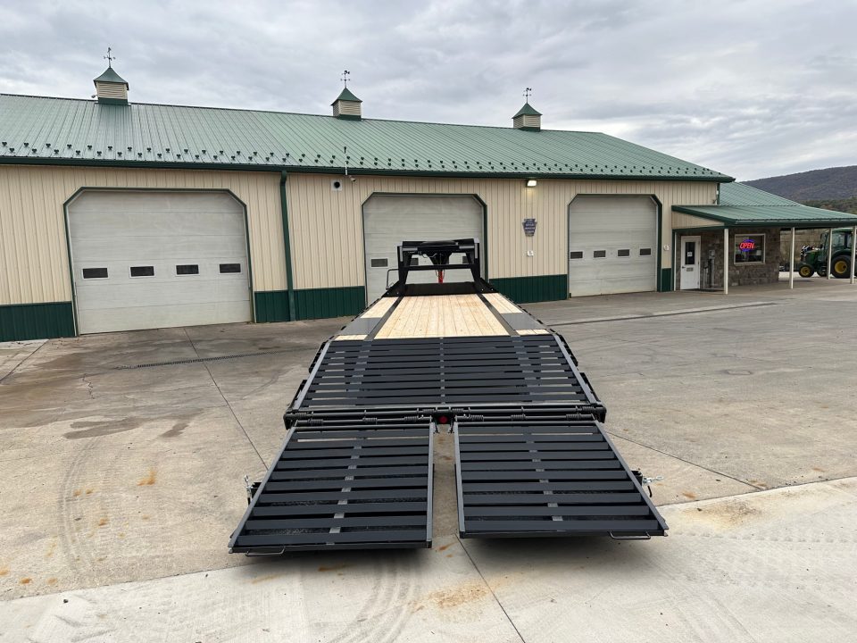 New PJ 25' Low-Pro Quest Series Gooseneck w/Monster Ramps