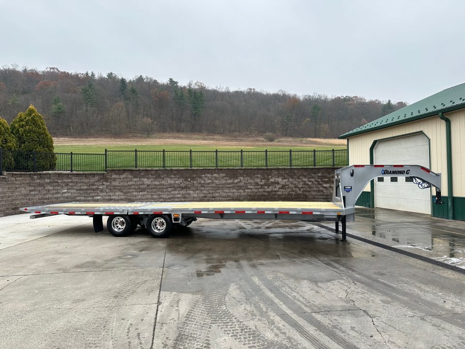 New Diamond C 32' FMAX210 Gooseneck w/Hydraulic Dovetail - Pacesetter Edition