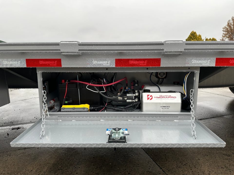 New Diamond C 32' FMAX210 Gooseneck w/Hydraulic Dovetail - Pacesetter Edition