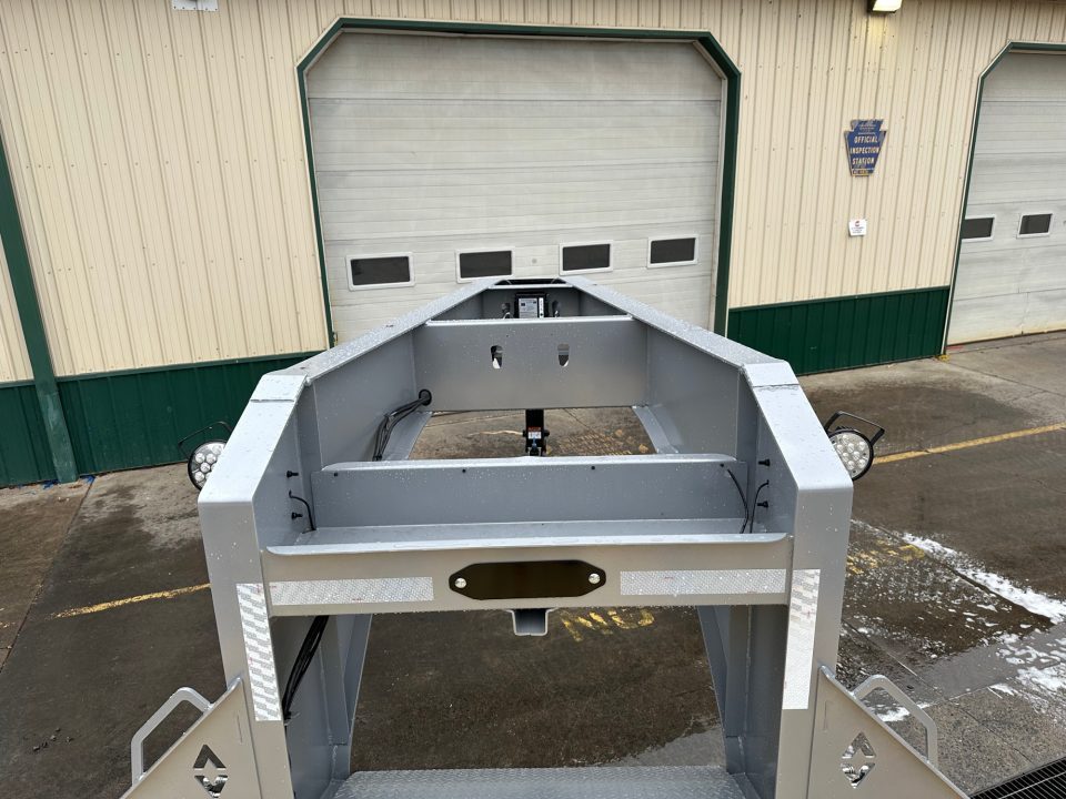 New Diamond C 32' FMAX210 Gooseneck w/Hydraulic Dovetail - Pacesetter Edition