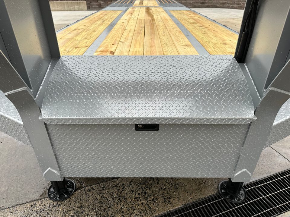 New Diamond C 32' FMAX210 Gooseneck w/Hydraulic Dovetail - Pacesetter Edition
