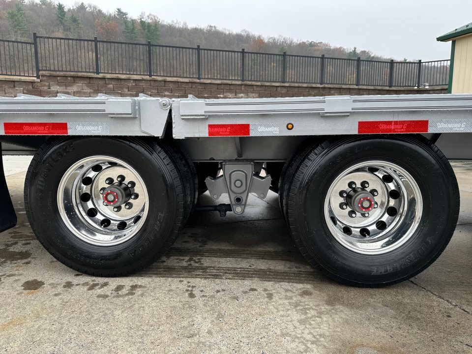 New Diamond C 32' FMAX210 Gooseneck w/Hydraulic Dovetail - Pacesetter Edition