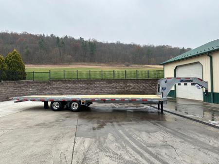 New Diamond C 32' FMAX210 Gooseneck w/Hydraulic Dovetail - Pacesetter Edition