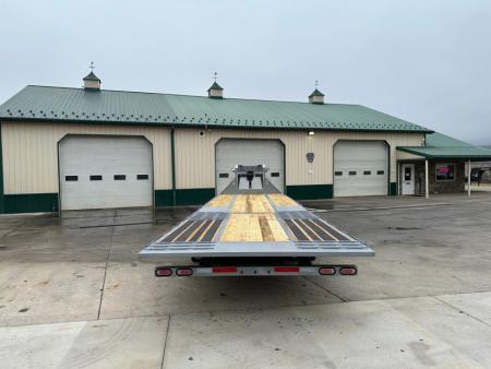 New Diamond C 32' FMAX210 Gooseneck w/Hydraulic Dovetail - Pacesetter Edition