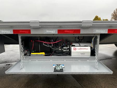 New Diamond C 32' FMAX210 Gooseneck w/Hydraulic Dovetail - Pacesetter Edition