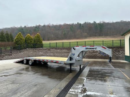 New Diamond C 32' FMAX210 Gooseneck w/Hydraulic Dovetail - Pacesetter Edition