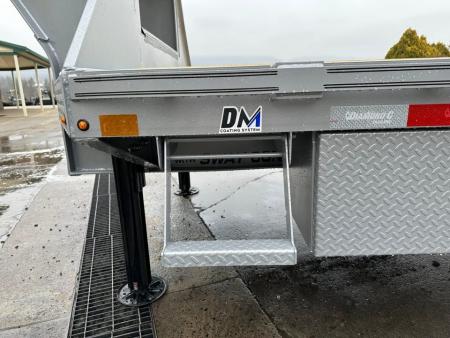 New Diamond C 32' FMAX210 Gooseneck w/Hydraulic Dovetail - Pacesetter Edition